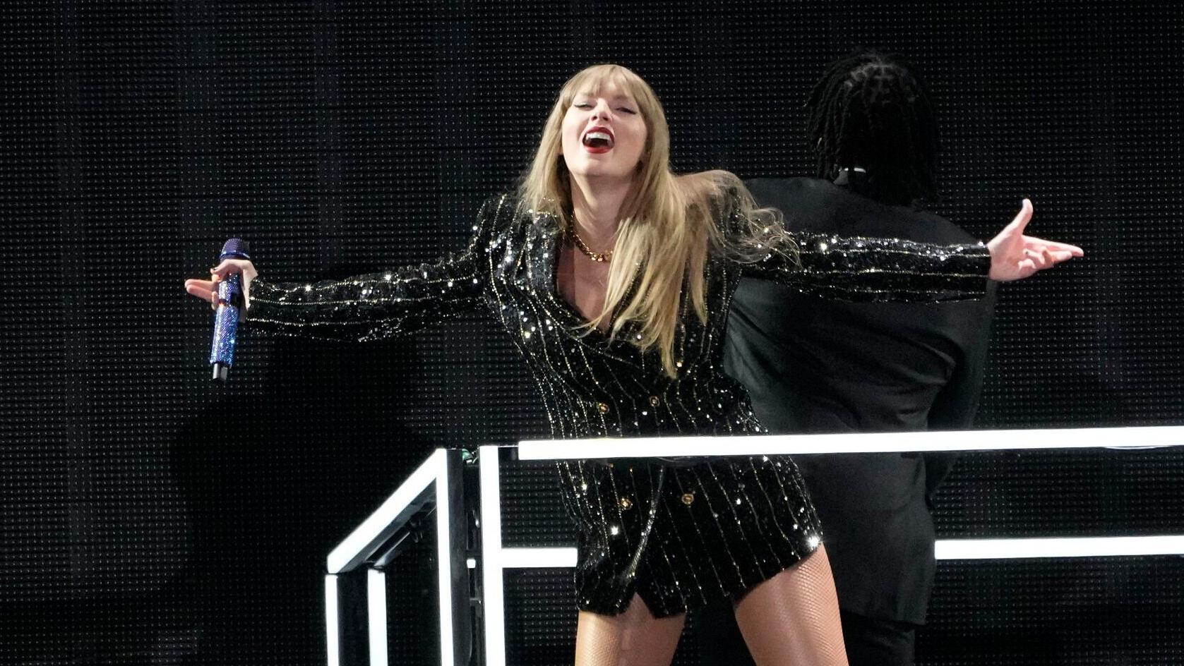 Taylor Swift announces October release of '1989 (Taylor's Version)' at Eras Tour show in Los Angeles